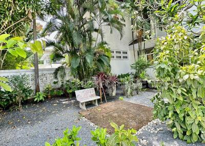 3-bedrooms single house with garden - Sathorn (Naratiwas)