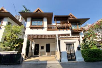 4-Bedrooms Single Modern House with pool in secure compound - Sathorn