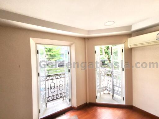 Modern 4-Bedrooms Townhouse - Silom (Saint Louis BTS)