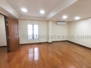 Modern 4-Bedrooms Townhouse - Silom (Saint Louis BTS)