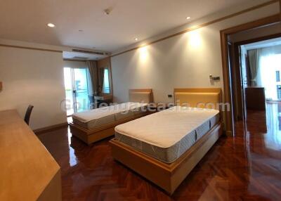 Spacious 3-Bedrooms modern family-friendly apartment - Sukhumvit (Nana-Asok BTS)