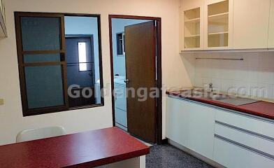 3-Bedrooms spacious apartment with balconies - Phrom Phong BTS