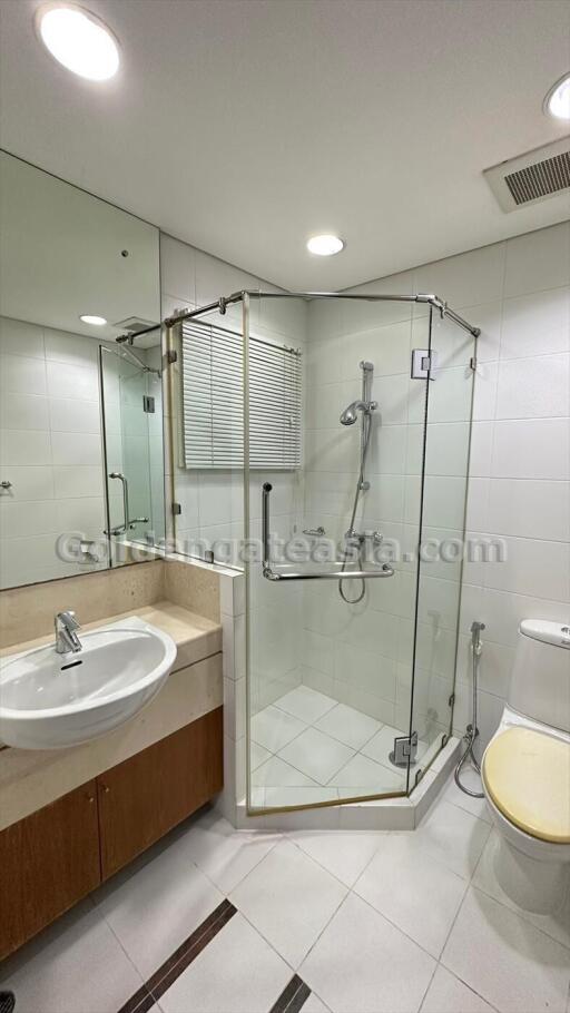 Modern 3-Bedrooms condo with big balcony - Sukhumvit soi 22