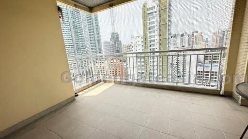 Modern 3-Bedrooms condo with big balcony - Sukhumvit soi 22