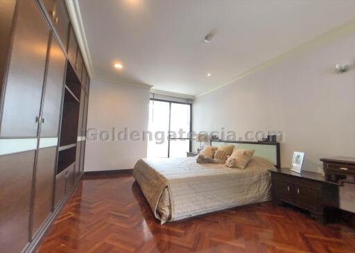 Spacious family-friendly 3-Bedrooms with large balcony close to BTS - Asok