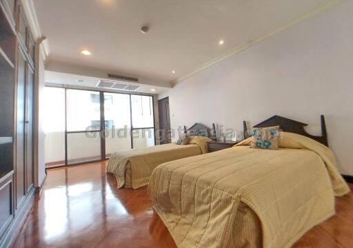 Spacious family-friendly 3-Bedrooms with large balcony close to BTS - Asok