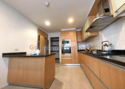 Spacious family-friendly 3-Bedrooms with large balcony close to BTS - Asok