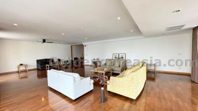 Huge modern family-friendly 4-Bedrooms - Asok BTS / Sukhumvit MRT