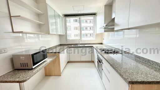 3-Bedrooms modern apartment - Sukhumvit 24 (Phrom Phong BTS)