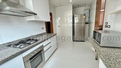 3-Bedrooms modern apartment - Sukhumvit 24 (Phrom Phong BTS)