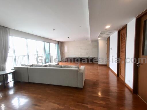 Modern 4-Bedrooms on high floor - walk to Asok BTS and Sukhumvit MRT.