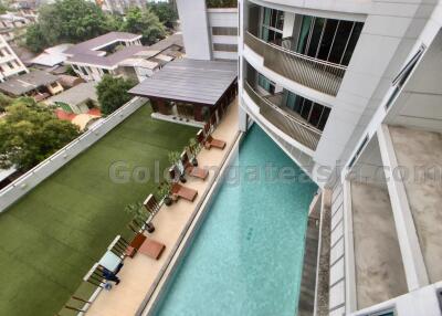 Modern 4-Bedrooms on high floor - walk to Asok BTS and Sukhumvit MRT.