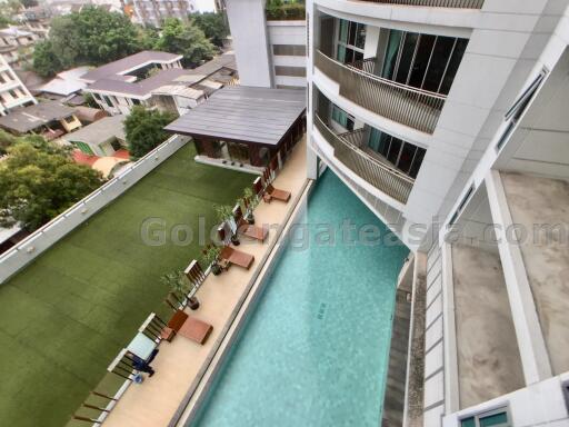 Modern 4-Bedrooms on high floor - walk to Asok BTS and Sukhumvit MRT.