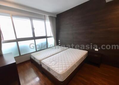 Modern 4-Bedrooms on high floor - walk to Asok BTS and Sukhumvit MRT.