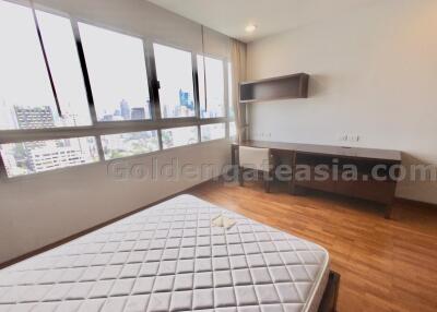 Modern 4-Bedrooms on high floor - walk to Asok BTS and Sukhumvit MRT.