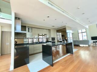 6-Bedrooms Duplex Condominium - Sukhumvit soi 24