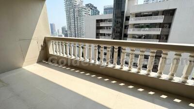 3-Bedrooms spacious family-friendly apartment - Sukhumvit 24 (Phrom Phong BTS)