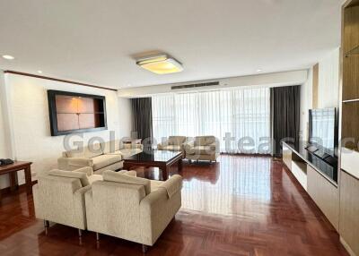 3-Bedrooms spacious family-friendly apartment - Sukhumvit 24 (Phrom Phong BTS)