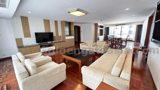 3-Bedrooms spacious family-friendly apartment - Sukhumvit 24 (Phrom Phong BTS)