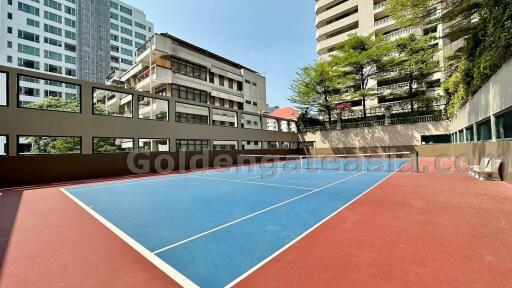 3-Bedrooms spacious family-friendly apartment - Sukhumvit 24 (Phrom Phong BTS)