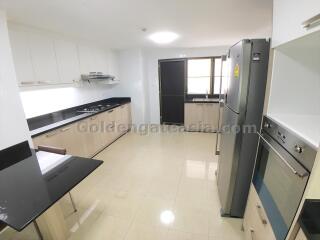 3-Bedrooms spacious family-friendly apartment - Sukhumvit 24 (Phrom Phong BTS)