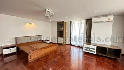 3-Bedrooms spacious family-friendly apartment - Sukhumvit 24 (Phrom Phong BTS)