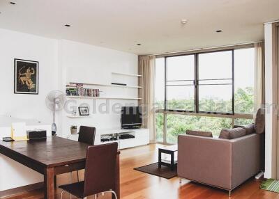 Large Light and Bright Modern 1-Bedroom unit - Ficus Lane - Phrakanong BTS