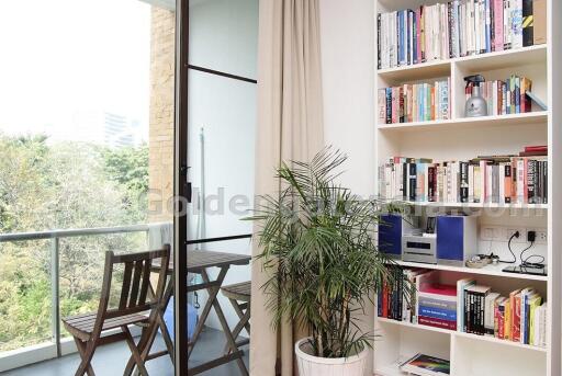 Large Light and Bright Modern 1-Bedroom unit - Ficus Lane - Phrakanong BTS