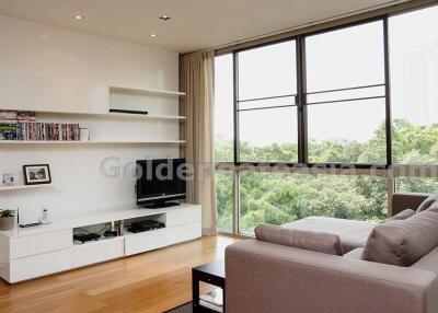 Large Light and Bright Modern 1-Bedroom unit - Ficus Lane - Phrakanong BTS