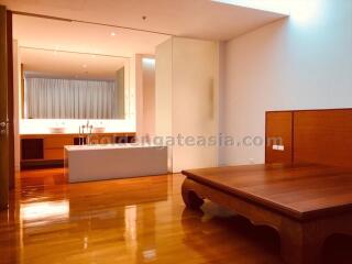 Spacious 2-Bedrooms condominium unit with big balcony - Sukhumvit soi 16