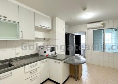 3-Bedrooms Family-Friendly Apartment - Phrom Phong BTS