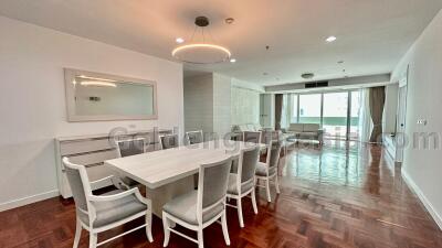 3-Bedrooms Family-Friendly Apartment - Phrom Phong BTS