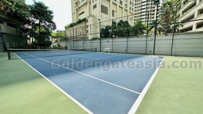 3-Bedrooms Family-Friendly Apartment - Phrom Phong BTS