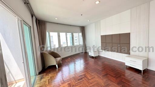 3-Bedroom Family-Friendly Apartment - Phrom Phong BTS