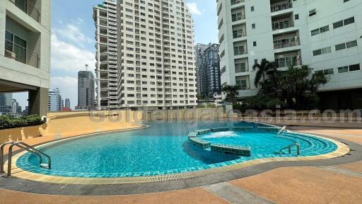 3-Bedroom Family-Friendly Apartment - Phrom Phong BTS