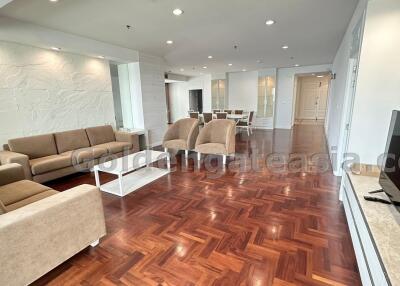 3-Bedroom Family-Friendly Apartment - Phrom Phong BTS