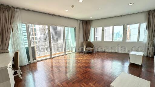 3-Bedroom Family-Friendly Apartment - Phrom Phong BTS