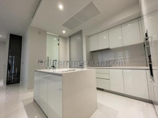 Beautiful 2-Bedrooms Condo just steps away from Phrom Phong BTS