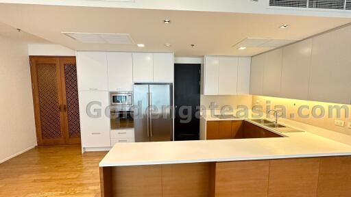 Modern 3-Bedrooms Condo unit just steps away from Phrom Phong BTS