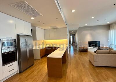 Modern 3-Bedrooms Condo unit just steps away from Phrom Phong BTS