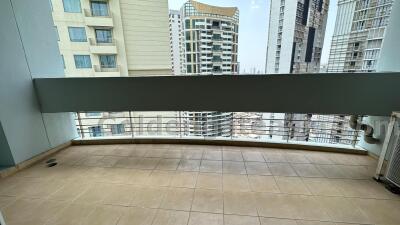 3-Bedrooms family-friendly apartment - Phrom Phong BTS