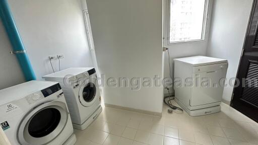 3-Bedrooms family-friendly apartment - Phrom Phong BTS