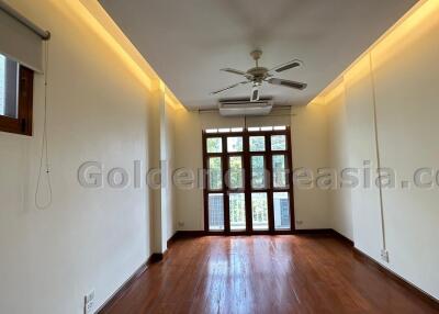 3-Bedrooms House in small compound with shared swimming pool - Thong Lo BTS