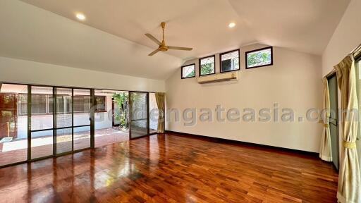 3-Bedrooms single house in compound - Sukhumvit Phrom Phong BTS