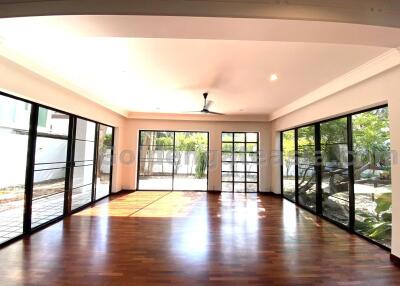 4-Bedrooms Single House with Garden in compound - Thonglor (Sukhumvit 55)