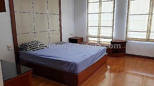 3-Bedrooms Townhouse in Compound - Sukhumvit 55 (Thong Lo)