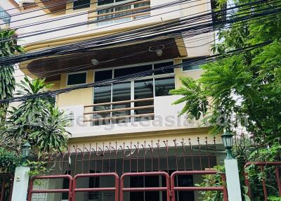 4-Bedrooms Townhouse for rent - Sukhumvit soi 31 - Phrom Phong BTS