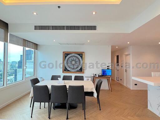 Rarely available 3-Bedrooms condo overlooking park - Phrom Phong