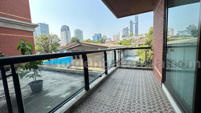 3-bedrooms Duplex Condo - Ekkamai BTS