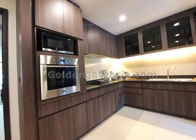 3-Bedrooms Modern Condo in serene family-friendly environment - Phra Khanong